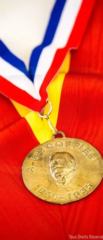 echarpe-et-medaille-de-president